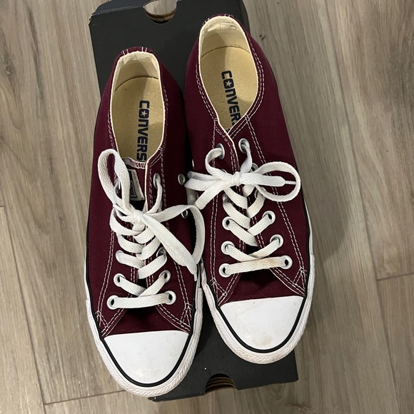 Converse Shoes - Super Cute Maroon Converse Chuck Taylor 2 women’s size 8 
Good condition.